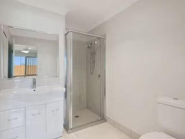 Unique 2/47 Jones Street, Rothwell, QLD 4022