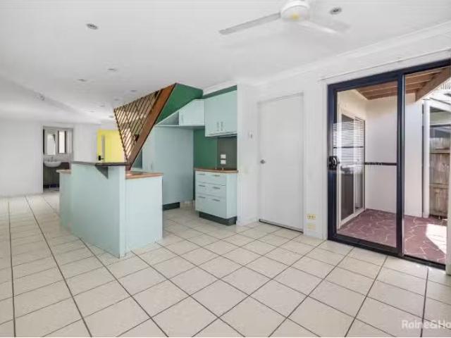 Deal! 2/48 Tweed Coast Road, POTTSVILLE Townhouse for rent Li.