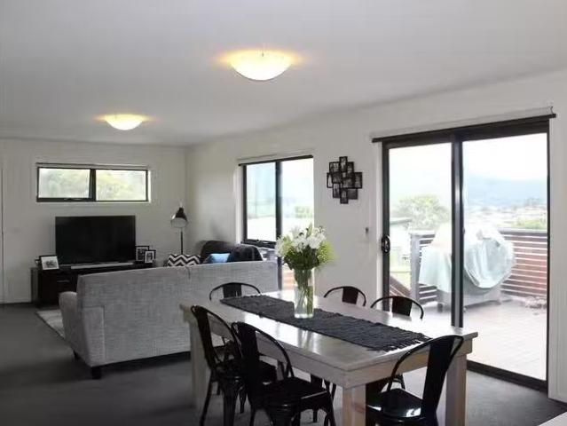 Cozy 2/4 Willow Avenue, Kingston, TAS 7050