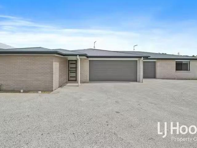 Unique 2/4 Alexander Place, Gleneagle, QLD 4285