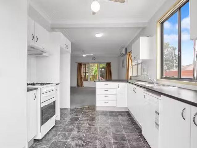 Cheap 24 Epping Close, Cambridge Park, NSW 2747