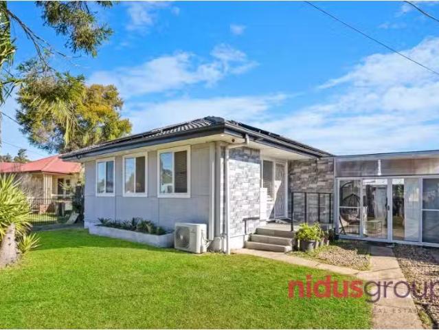 Cheap 24 Gasmata Crescent, Whalan House for rent Listed by Us.