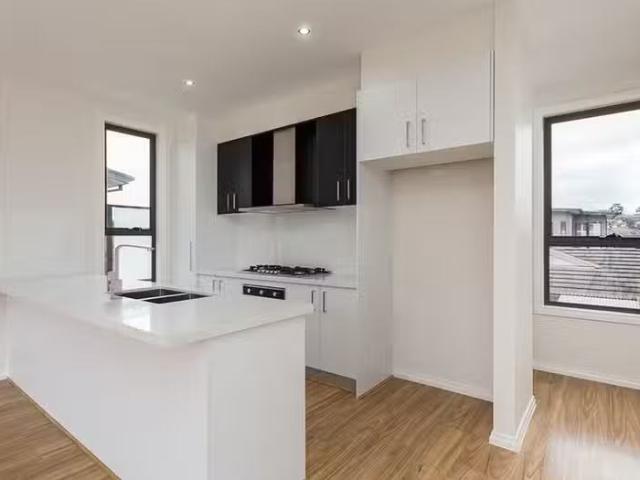 Charming 2/4 Gregory Street, Oak Park VIC 3046