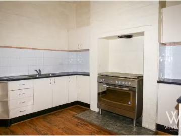 Nice 24 Lord Street, Bathurst Townhouse for rent Listed by Le.