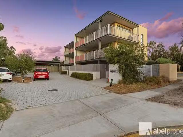 Unique 2/4 Pollard Street, Glendalough, WA 6016