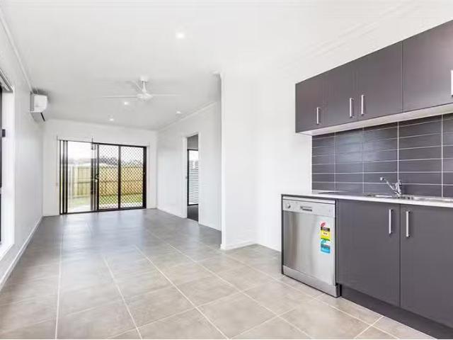 Cheap 24a Biyung Street, Fletcher Townhouse for rent Listed b.