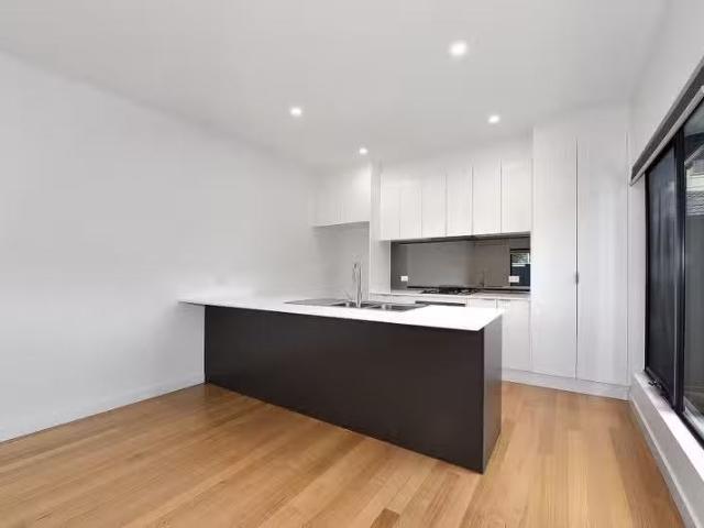 Cozy 2/50 Haldane Road, Niddrie VIC 3042