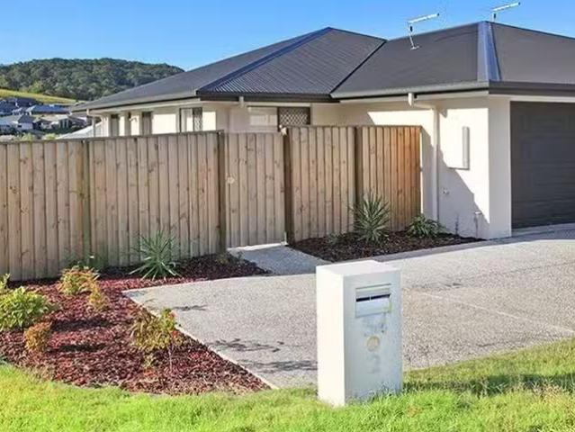 For Rent! 2/54 Creekside Circuit, Nambour, QLD 4560
