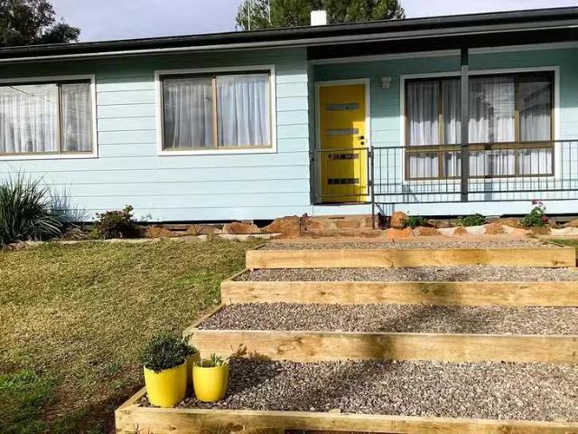 Charming 25 William Street, Merriwa, NSW 2329