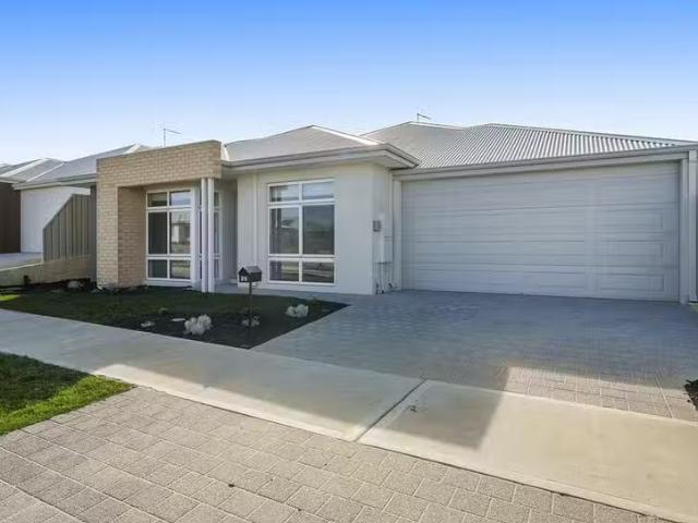 Rental! 25 Boardwalk Street, Yanchep, WA 6035