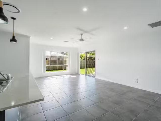 Deal! 25 Charlotte Court, Kawungan, QLD 4655