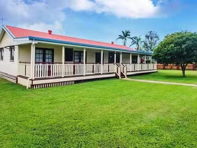 Nice 25 Holmes Drive, Beaconsfield, QLD 4740