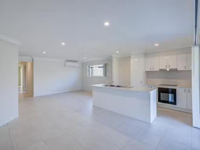Rental! 25 Raven Court, Park Ridge, QLD 4125