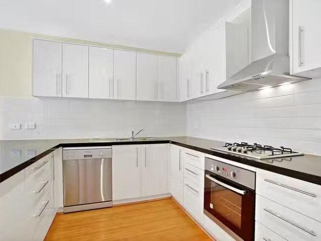 For Rent! 2/61 Commercial Road, Ferntree Gully, VIC 3156
