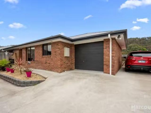 Charming 2/61 Kensington Street, NEW NORFOLK, TAS 7140 Unit.