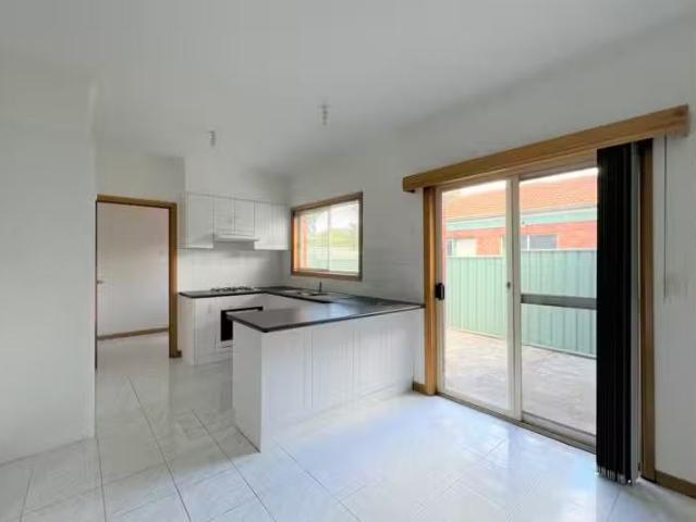Cozy 2/6 Breadalbane Court, Sydenham VIC 3037