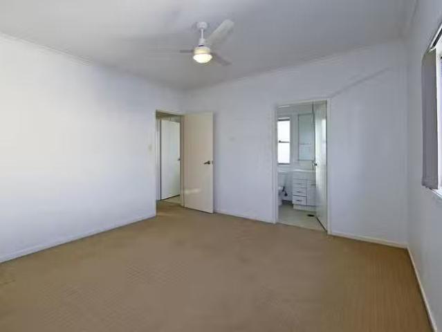 Deal! 2/6 Lillian Street, Redbank Plains, QLD 4301
