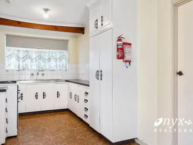 Deal! 26 Rogers Crescent, Paralowie, SA 5108