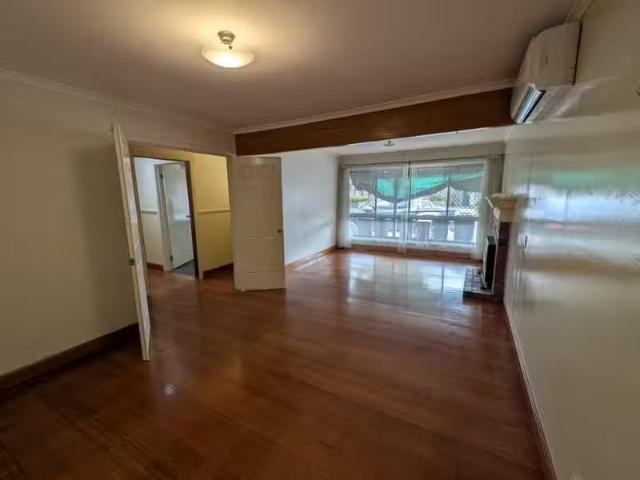 Cozy 26 Sutherland Street, Hadfield VIC 3046