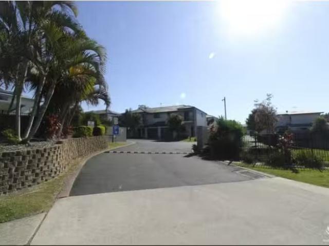 Cozy 27/9 Eduard Place, Calamvale Townhouse for rent Listed b.