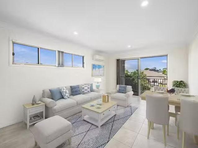 Nice 2/81 Fountain Street, Pimpama, QLD 4209
