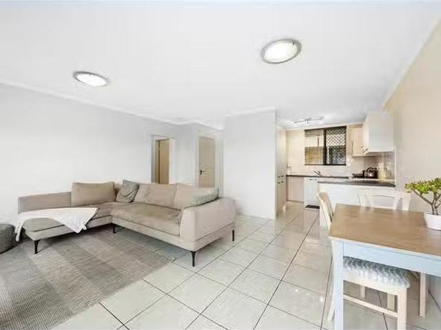 Nice 2/8 Cook Street, Yeronga, QLD 4104