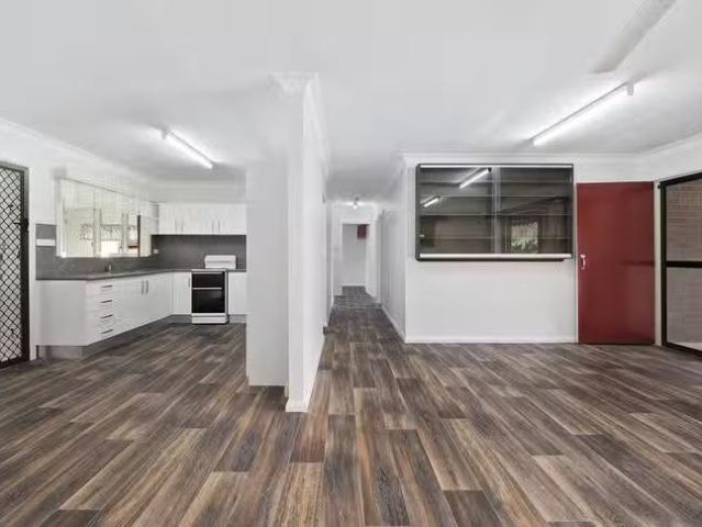 Unique 28 Curtin Street, Westcourt, QLD 4870
