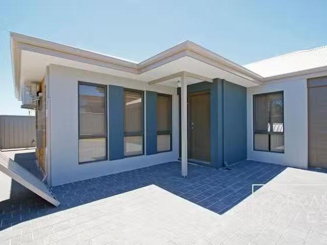 Nice 2/8 Fitzwater Way, Spearwood, WA 6163