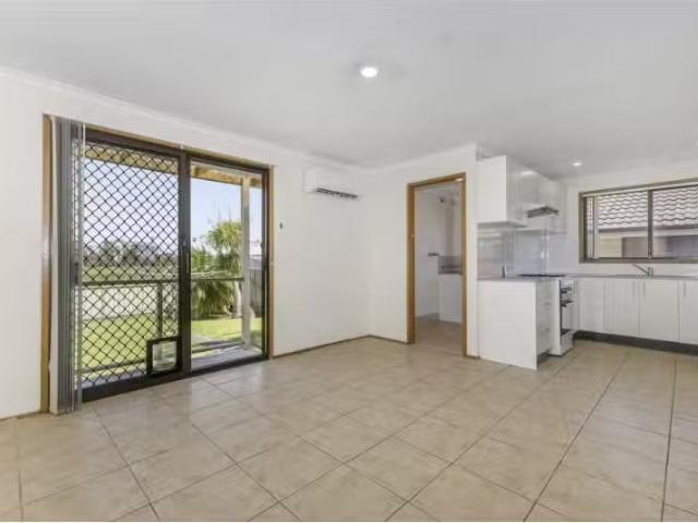 Just in! 28 Michael Hill Avenue, Woodberry House for rent Lis.
