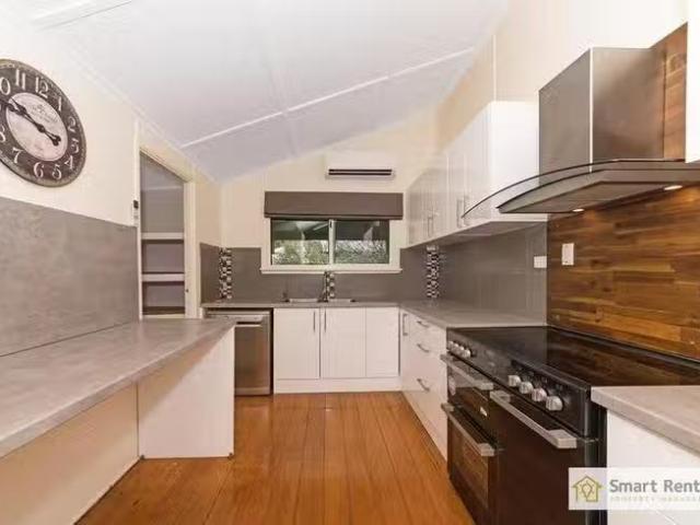 Cozy 28 Railway Avenue, Railway Estate, QLD 4810