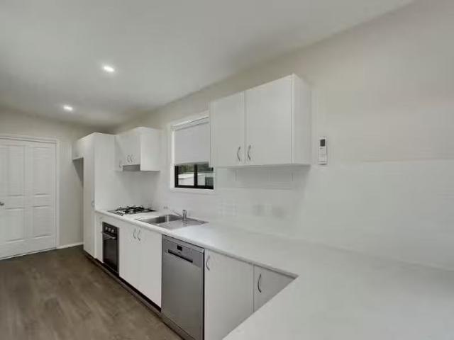 Rental! 28a Park Road, Springwood Apartment for rent Listed b.