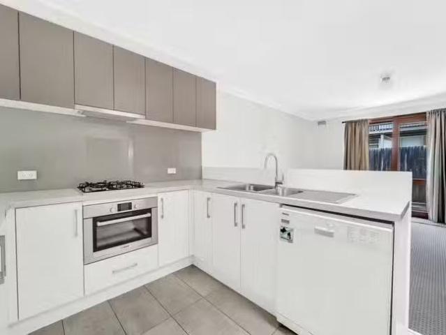 Rental! 2/91 Tennyson Street, Essendon, VIC 3040