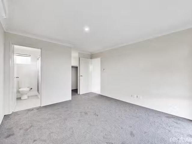 Rental! 292 Camborne Parkway, Butler, WA 6036