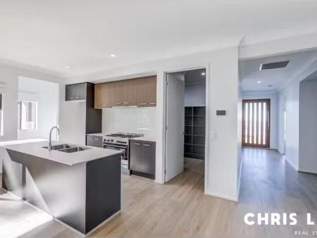 Unique 29 Timothy Crescent, ROSEWOOD House for rent Listed by.