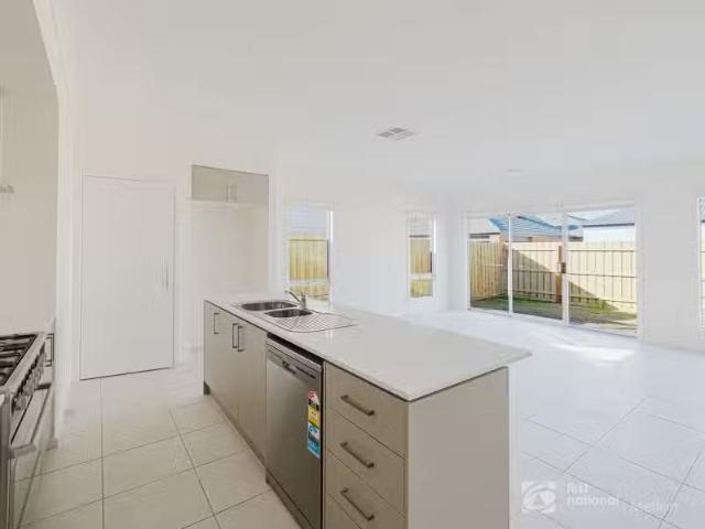 Nice 29 Callawadda Drive, Eynesbury House for rent Listed by.