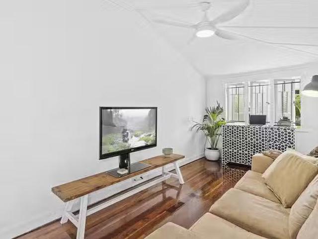 Cozy 2/9 Clarence Street, South Brisbane, QLD 4101