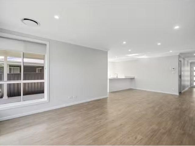 Charming 29C Miriam Drive, Orange Townhouse for rent Listed b.