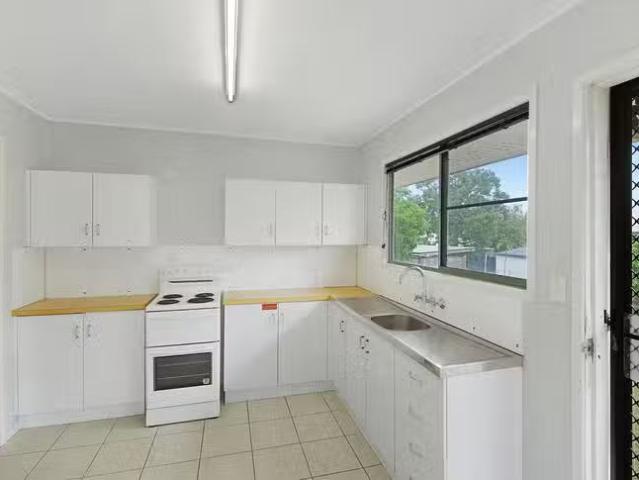 Nice 2 Mcmullen Court, Dysart, QLD 4745