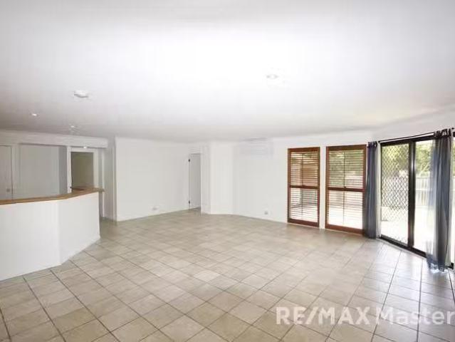 For Rent! 2 Orchard Place, Eight Mile Plains, QLD 4113