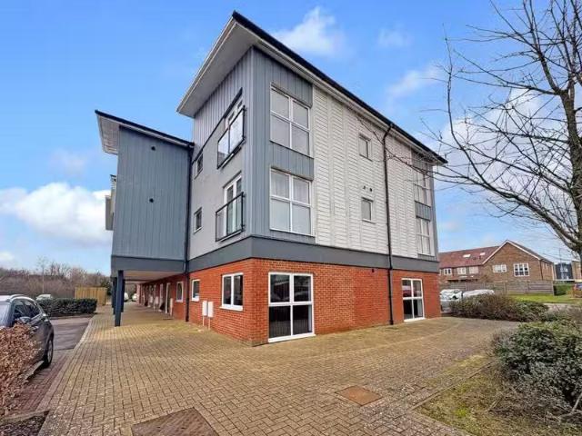 Cozy 2 BA 2 bedroom apartment for rent in Defiant Close, Hawki.