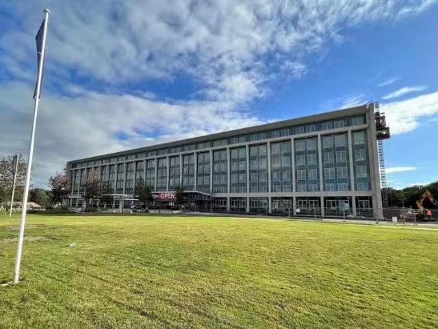 Deal! 2 BA 2 bedroom apartment for rent in Eagle Way, Warley.
