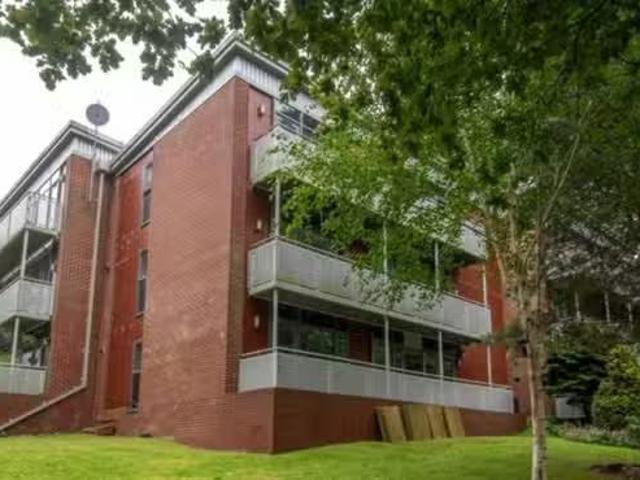 Unique 2 BA 2 bedroom apartment for rent in Hawthorne Gardens.