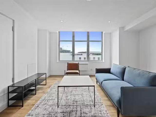Nice 2 BA 2 bedroom apartment for rent in West Smithfield, Lon.