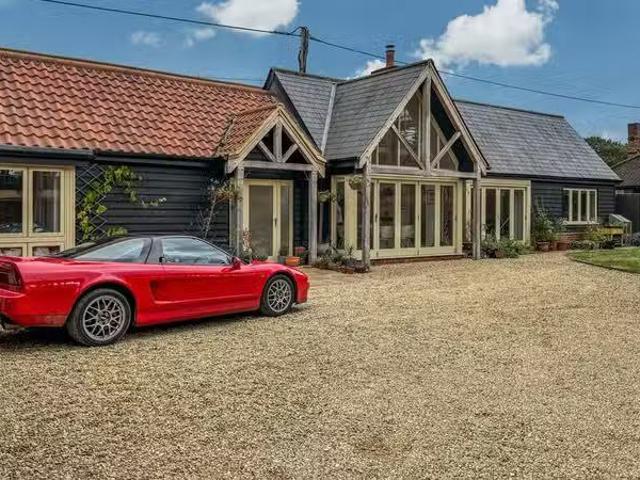 Nice 2 BA 2 bedroom barn conversion for rent in Witham Road, T.