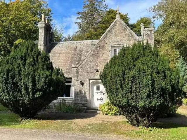 Cheap 2 BA 2 bedroom detached house for rent in Hensol Lodge.