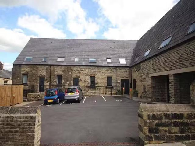 Rental! 2 BA 2 bedroom duplex for rent in Wellington Street, B.