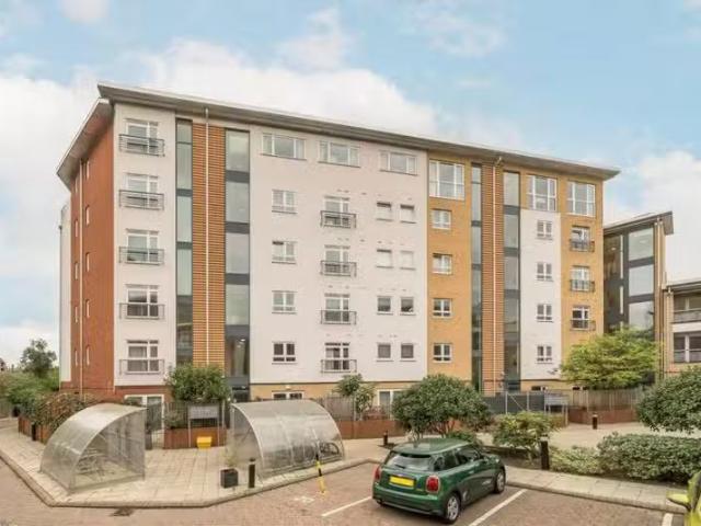 Just in! 2 BA 2 bedroom flat for rent in Marcon Place, Marcon.