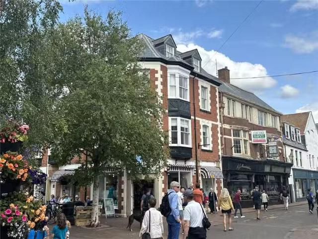 Deal! 2 BA 2 bedroom flat for rent in Old Fore Street, Sidmout.