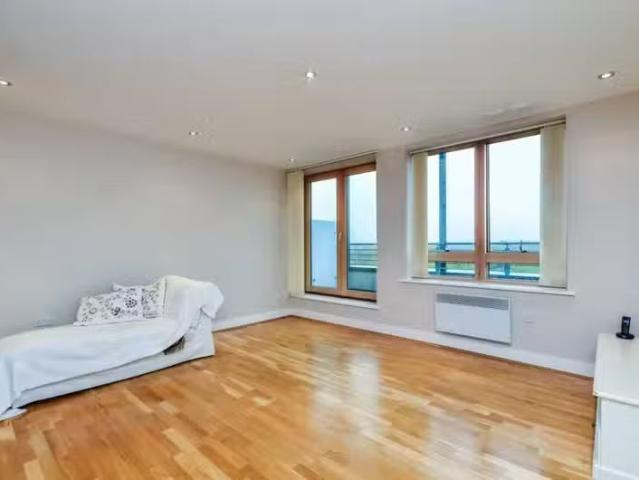 Just in! 2 BA 2 bedroom flat for rent in Albemarle Road, Becke.