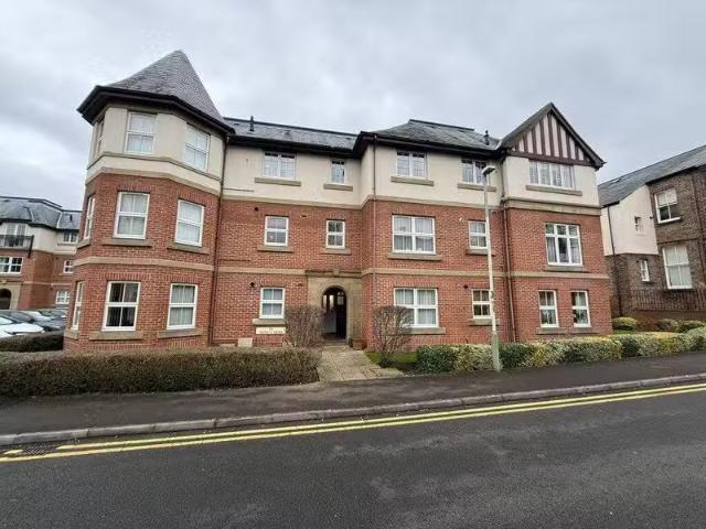 Cheap 2 BA 2 bedroom flat for rent in Trinity Mews, Darlington.